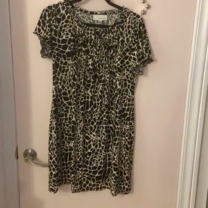 Size 8 shift dress in black and white